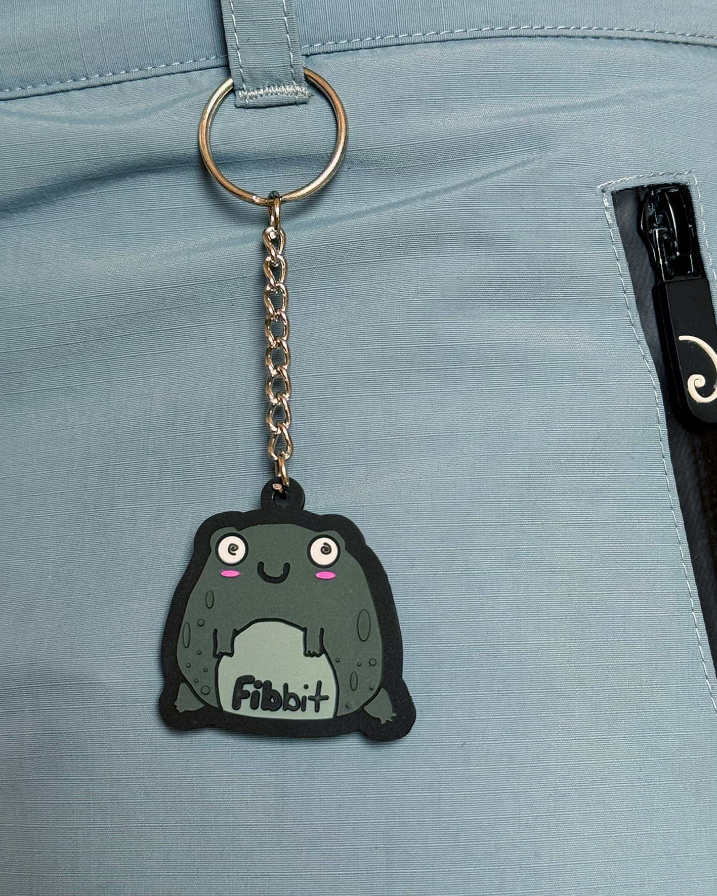 FIBBIT KEYCHAIN - SAXE